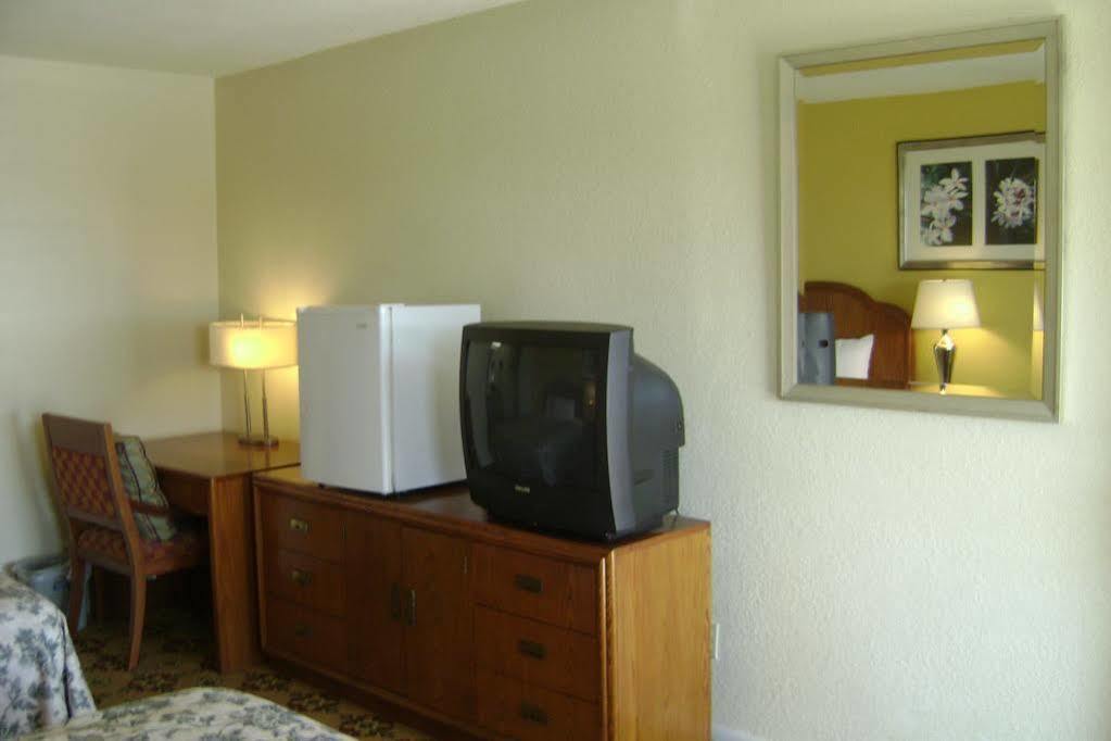 Countryside Inn Sealy Exterior photo